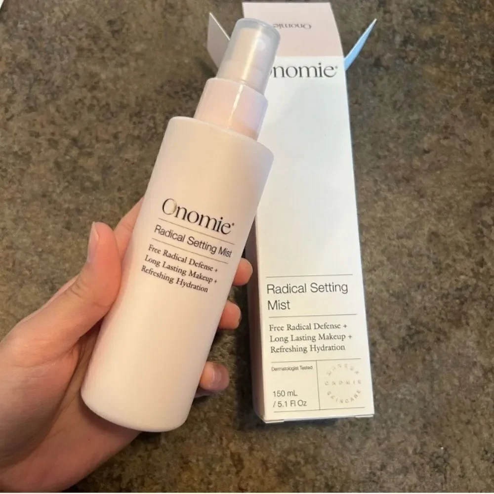 ONOMIE Radical Defense Long Lasting Setting Mist, 150mL NEW plus Ipsy bag